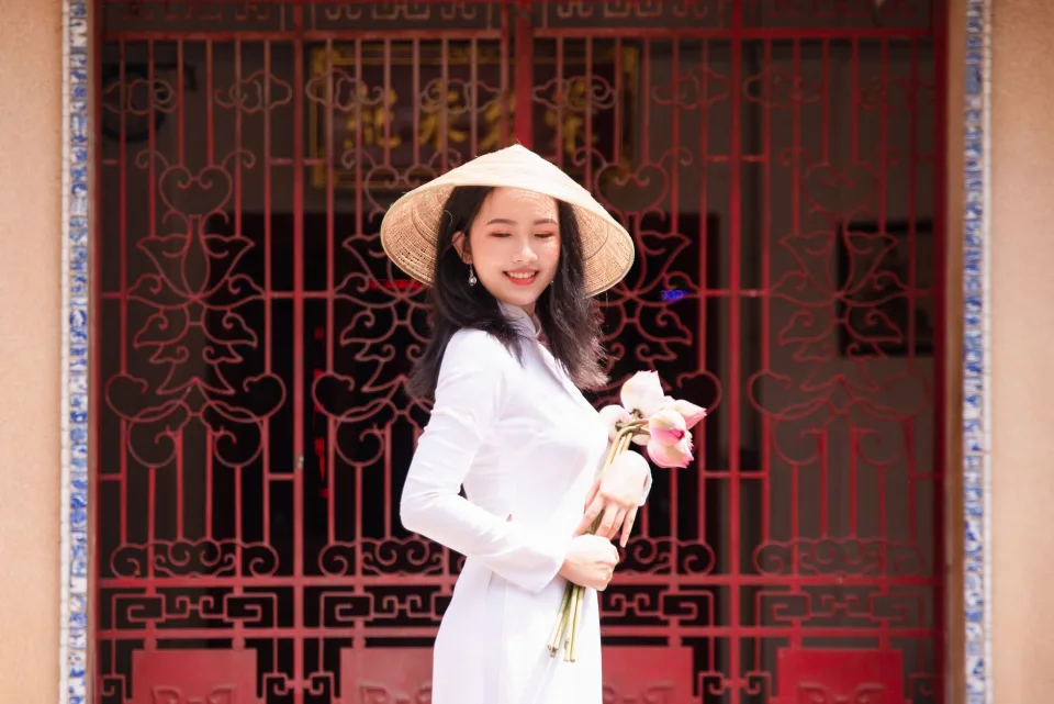 Dẫn chương trình toạ đàm sinh viên
